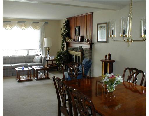 312 Orchard Spring Road Pittsburgh, PA 15220 - Photo 14 of 18 Living Room.