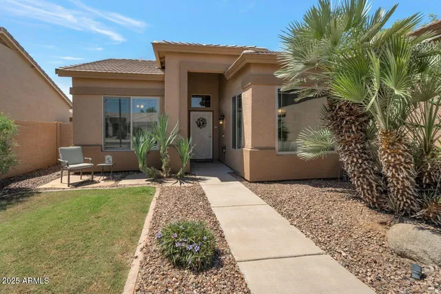 $575,000 | 213 East Smoke Tree Road, Gilbert, AZ 85296