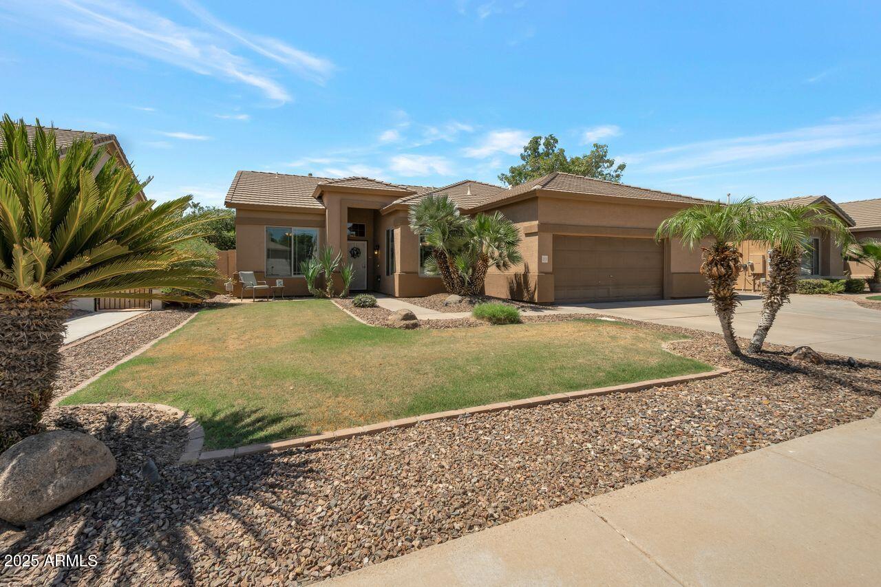 213 East Smoke Tree Road Gilbert, AZ 85296 - Photo 2 of 33 Qp-6230