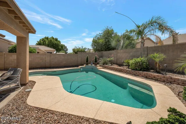 $549,000 | 213 East Smoke Tree Road, Gilbert, AZ 85296