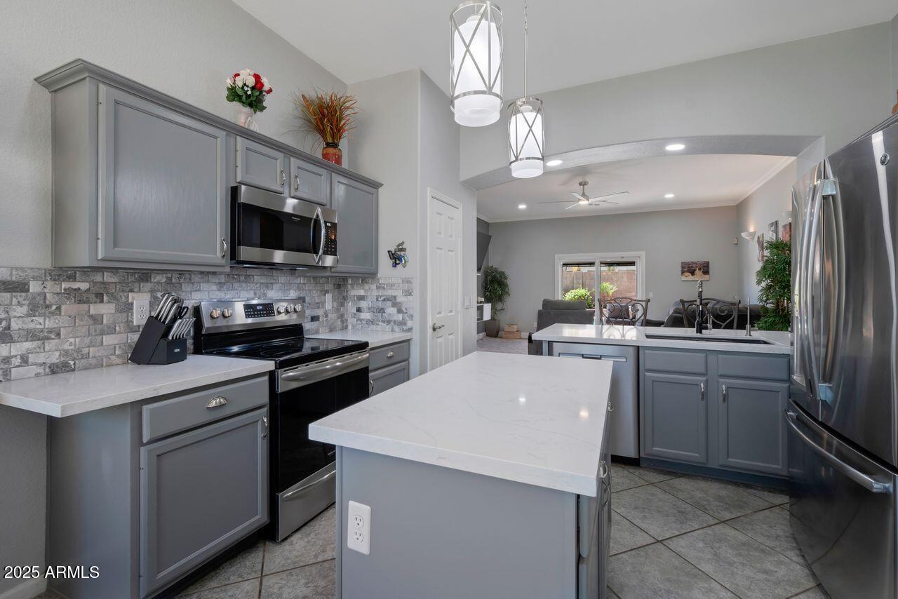 213 East Smoke Tree Road Gilbert, AZ 85296 - Photo 9 of 33 Qp-6092