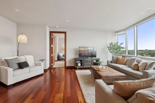 $899,000 | 3209 Galleria, Unit 905, Edina, MN 55435