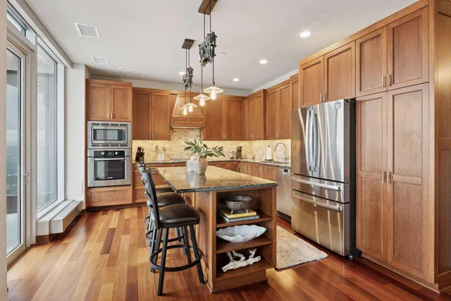 $899,000 | 3209 Galleria, Unit 905, Edina, MN 55435