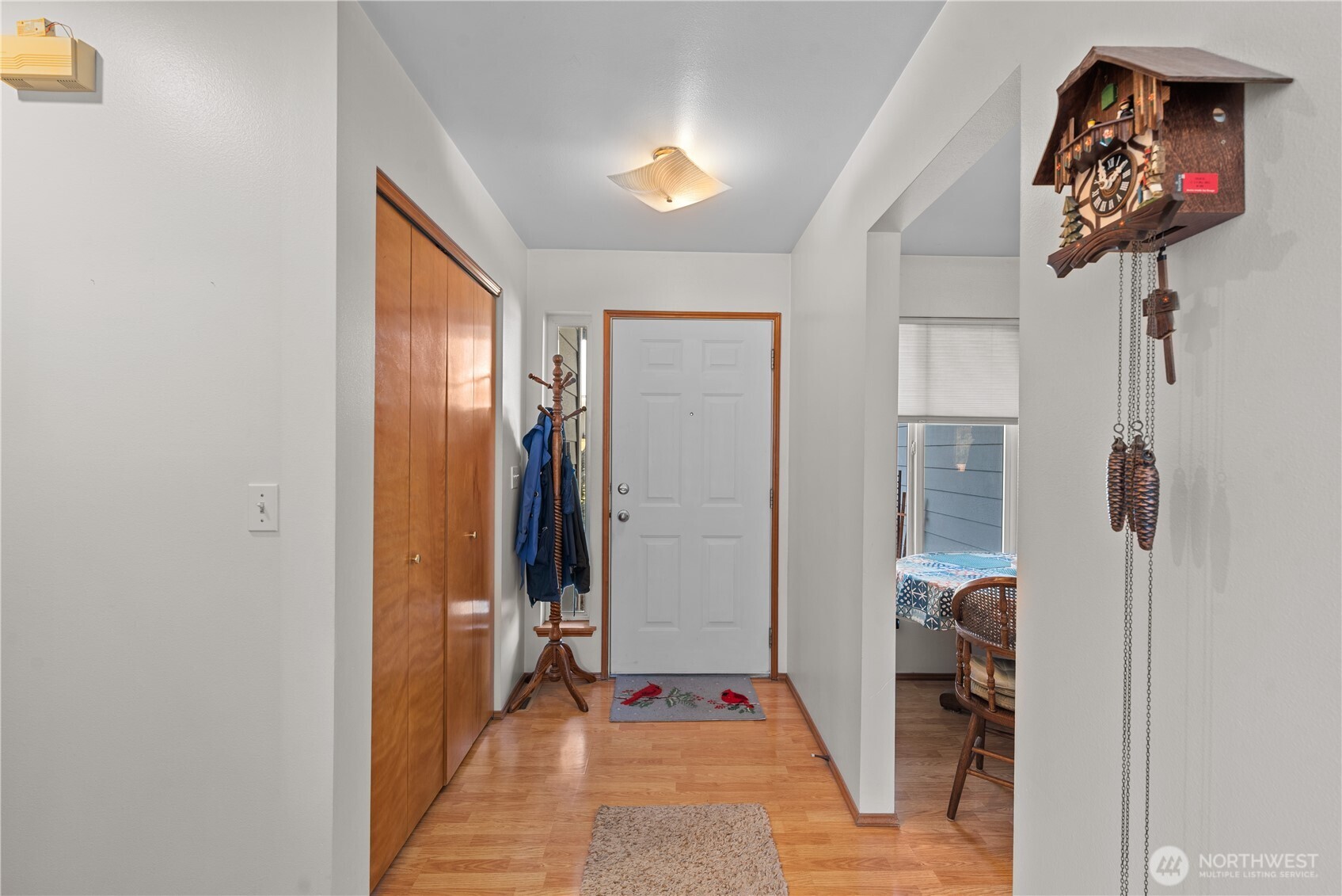 3152 Bermuda Street Malaga, WA 98828 - Photo 3 of 37 a very nice looking room with a large mirror