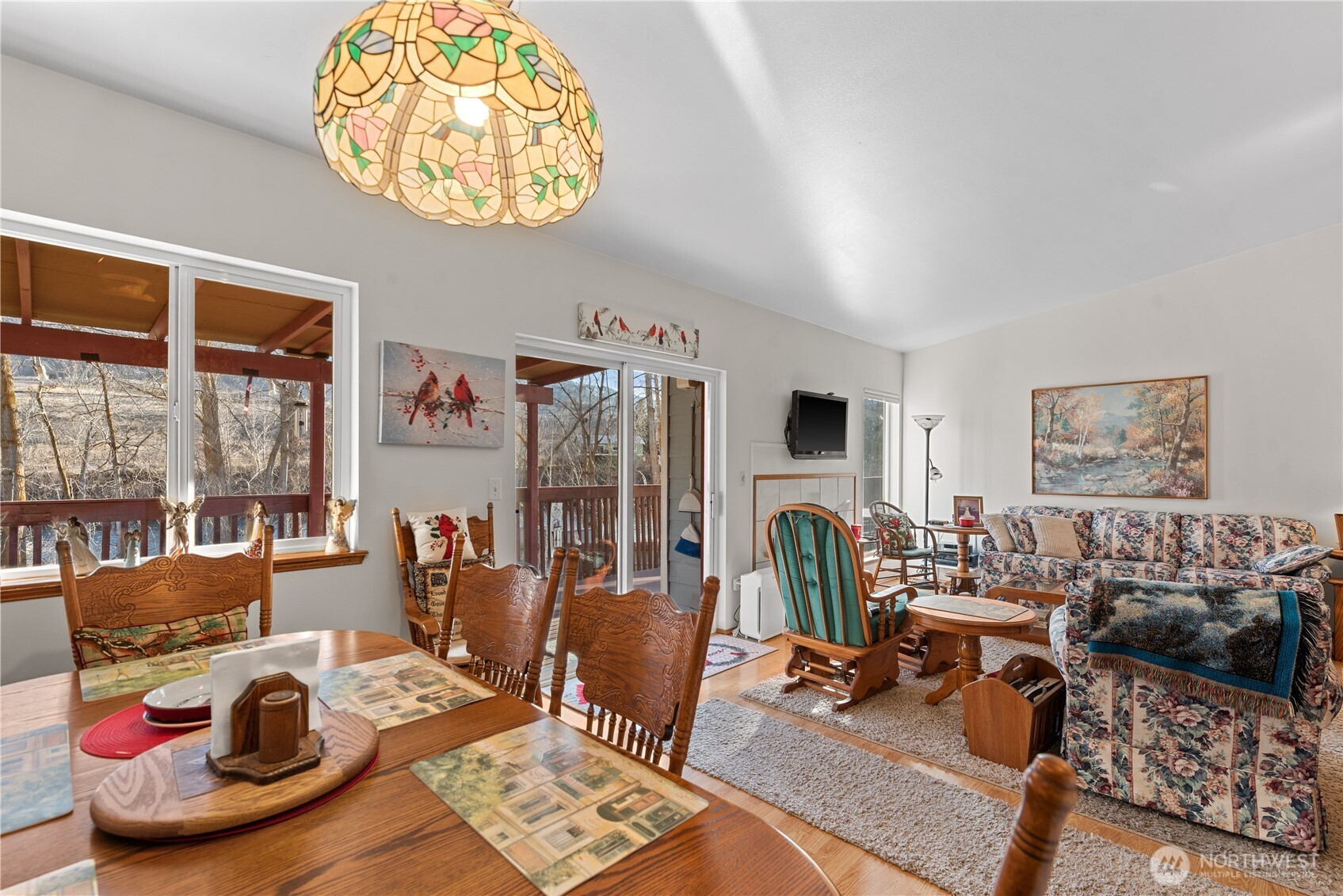 3152 Bermuda Street Malaga, WA 98828 - Photo 8 of 37 a living room with furniture and a flat screen tv