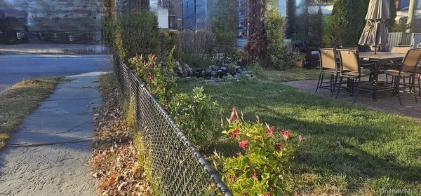 a view of a yard with a tree