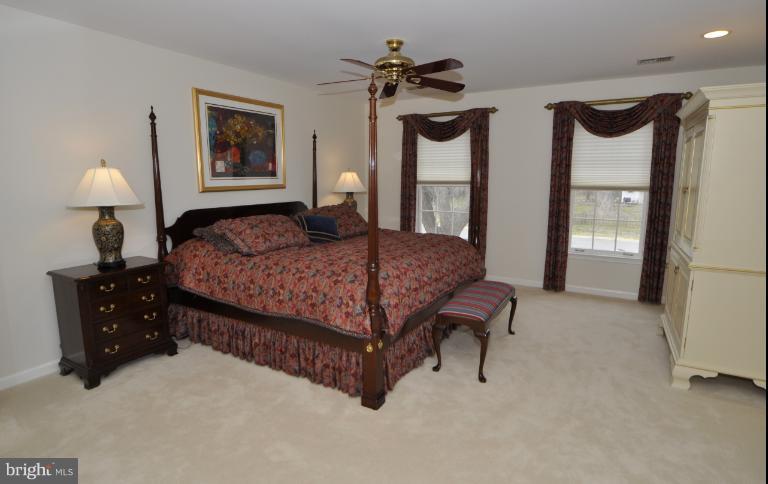 406 Ridge Road Southwest Vienna, VA 22180 - Photo 2 of 28 a bedroom with a bed mirror and a window