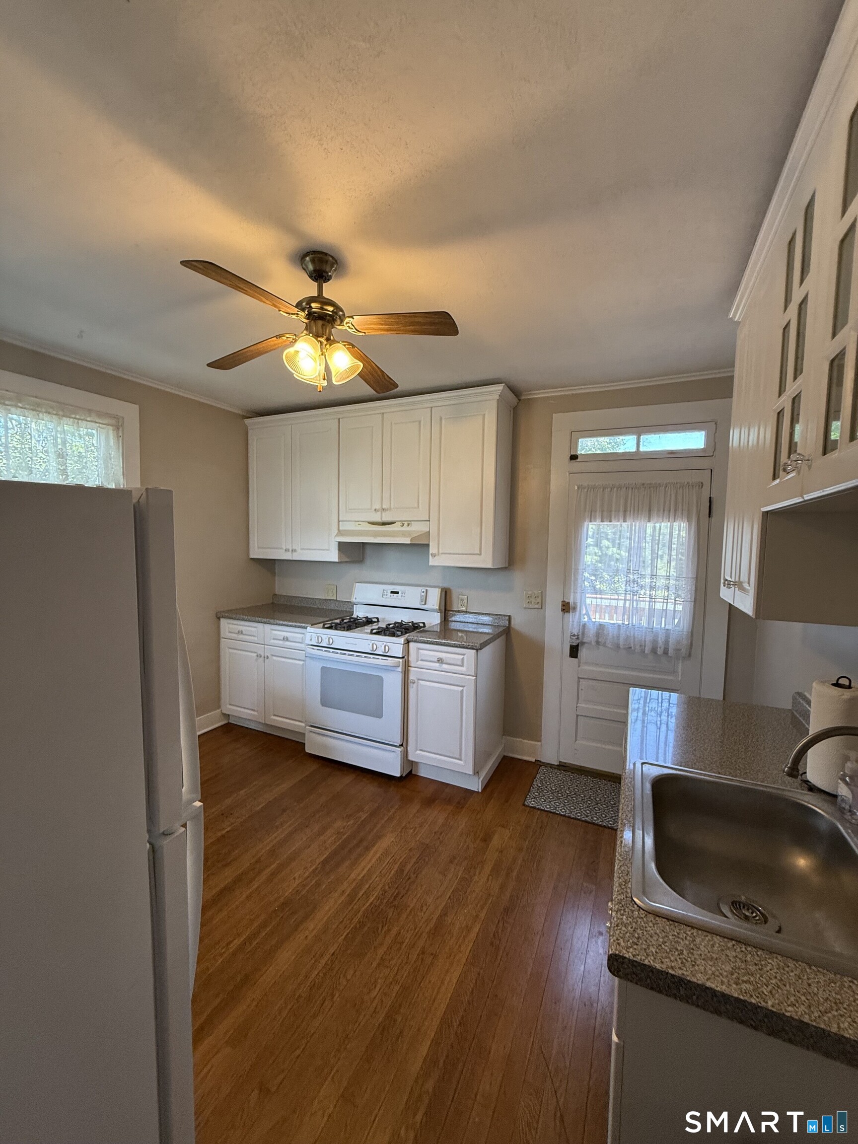 21 High Street, Unit B Clinton, CT 06413 - Photo 4 of 22