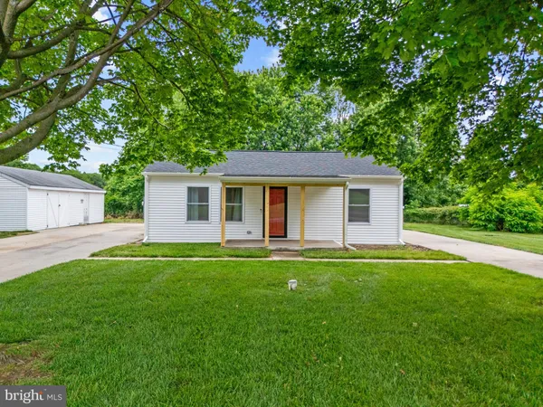 a view of a house with a backyard