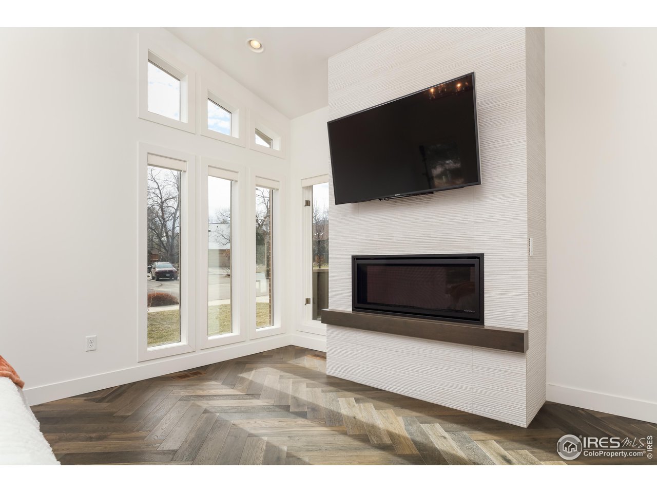 5315 Centennial Trail Boulder, CO 80303 - Photo 12 of 40 Sunny, expansive primary suite with vaulted ceilings, gas fireplace, seating area and the most amazing bathroom and closet.