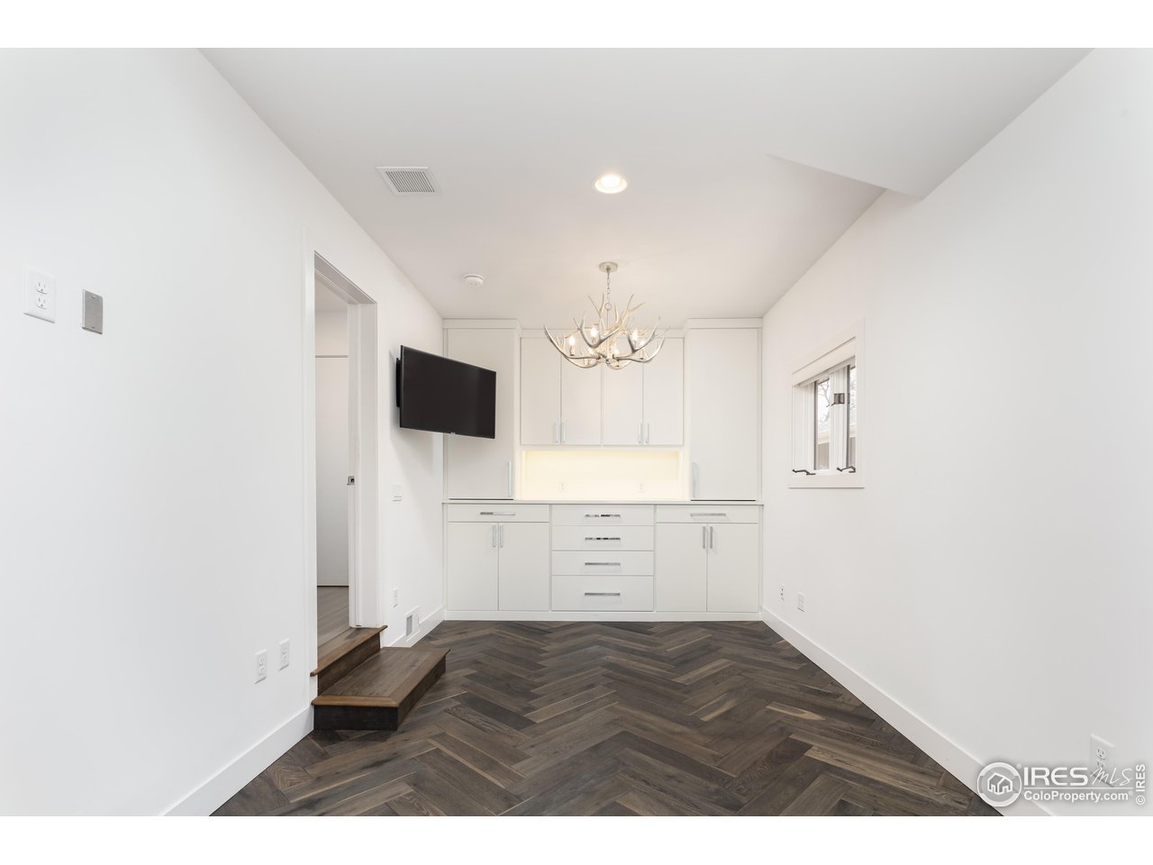 5315 Centennial Trail Boulder, CO 80303 - Photo 28 of 40 Bedroom 3 (adjacent to kitchen and laundry) or exquisite office/gym with sliders to the resort-like back yard.