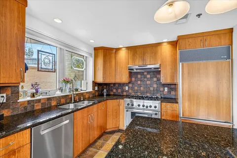 $735,000 | 125 North Hamilton Street, Unit 601, Madison, WI 53703