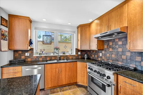 $735,000 | 125 North Hamilton Street, Unit 601, Madison, WI 53703