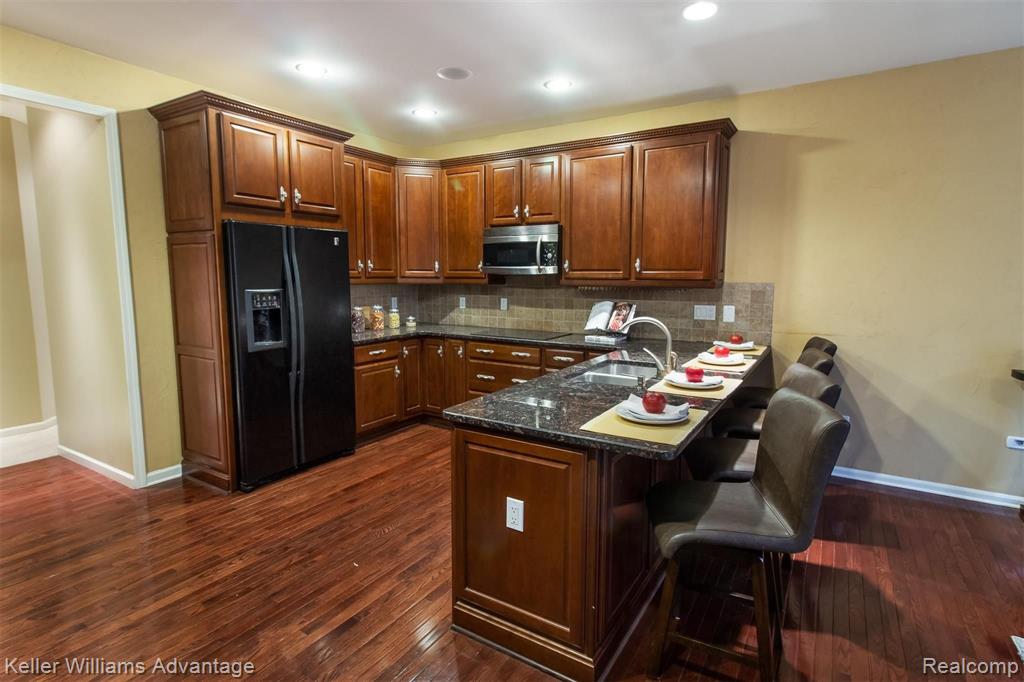 3694 Windingbrook Circle Rochester Hills, MI 48309 - Photo 17 of 44