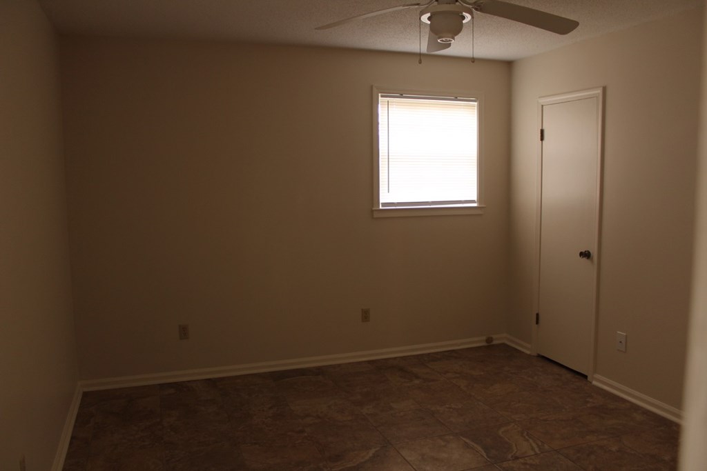 102 Greenridge Road Dothan, AL 36305 - Photo 5 of 9