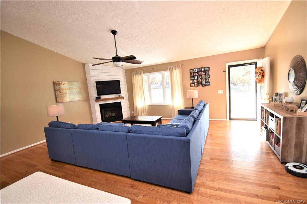 3980 Henry Dellinger Road Maiden, NC 28650 - Photo 5 of 27 Gallery Image 5