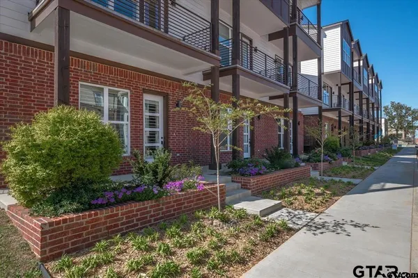 $3,500 | 522 West Erwin Street, Tyler, TX 75702