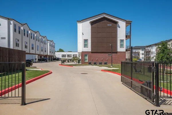 $3,500 | 522 West Erwin Street, Tyler, TX 75702