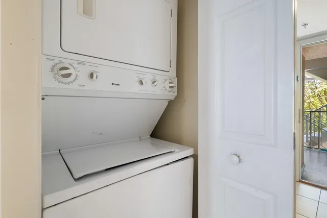 a close up view of a washer and dryer