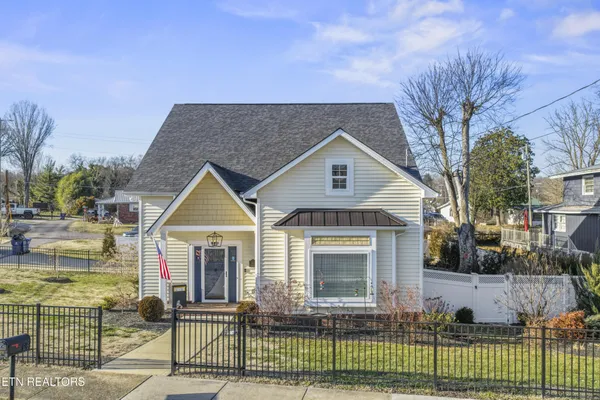 $499,900 | 606 Eagle Bend Road, Clinton, TN 37716