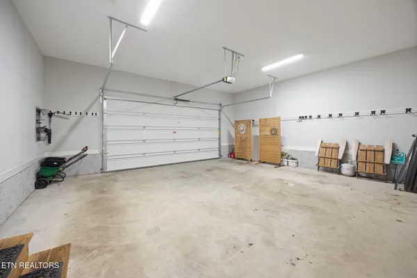 $499,900 | 606 Eagle Bend Road, Clinton, TN 37716