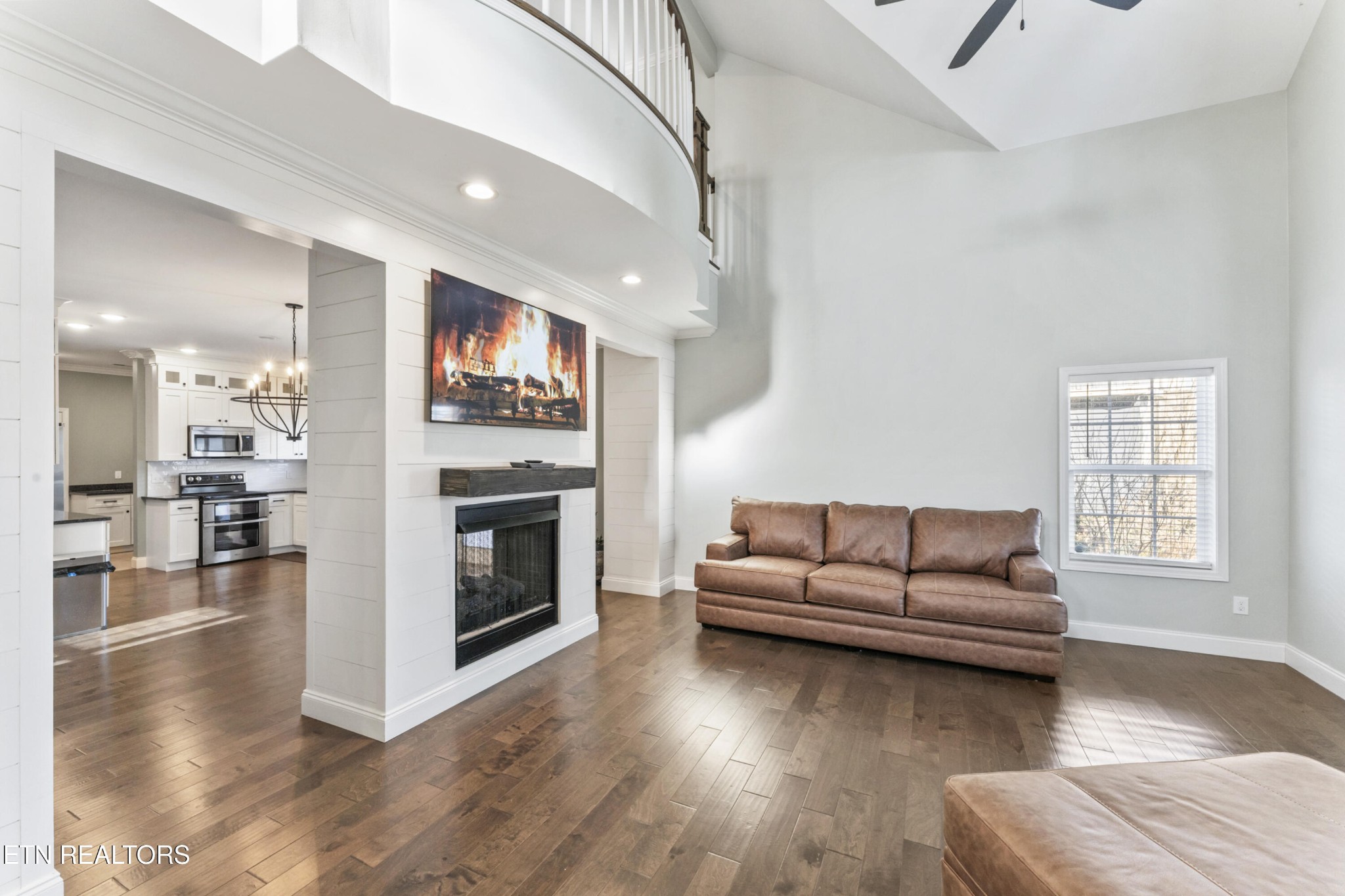 606 Eagle Bend Road Clinton, TN 37716 - Photo 2 of 37