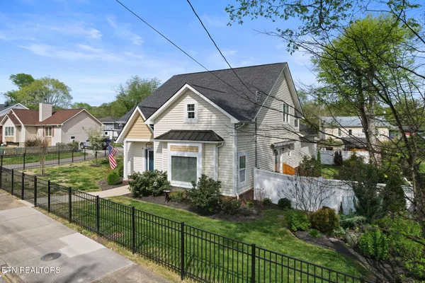$499,900 | 606 Eagle Bend Road, Clinton, TN 37716
