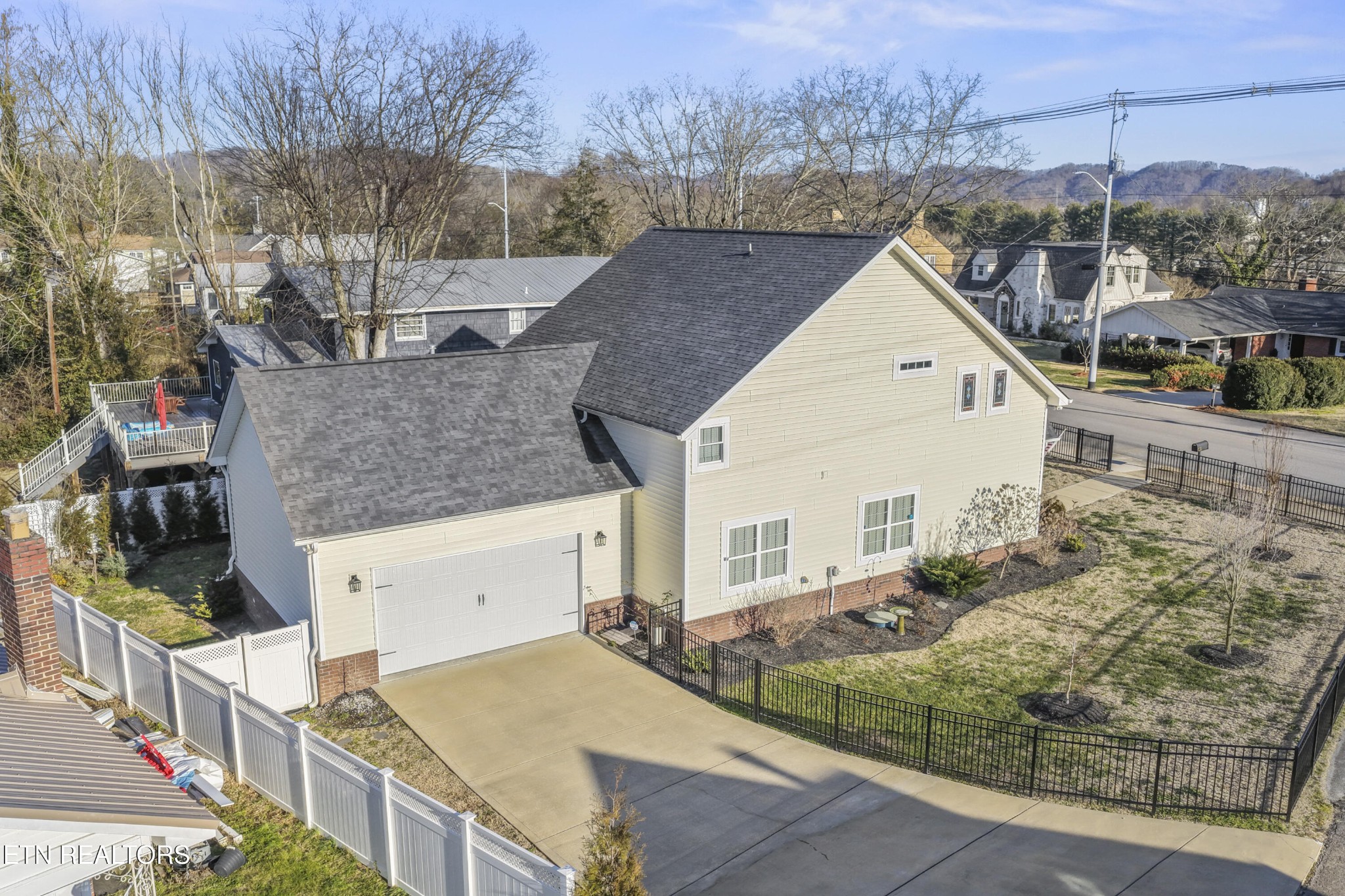 606 Eagle Bend Road Clinton, TN 37716 - Photo 34 of 37