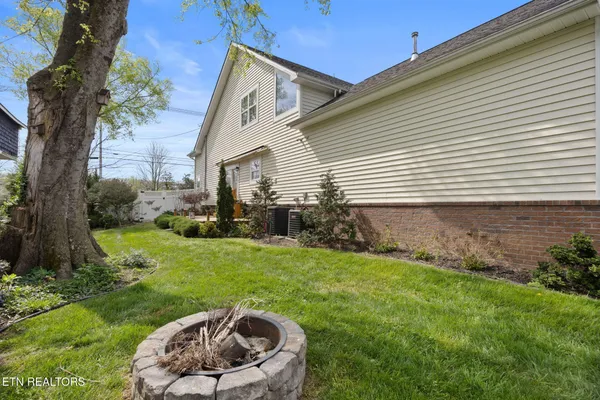 $499,900 | 606 Eagle Bend Road, Clinton, TN 37716