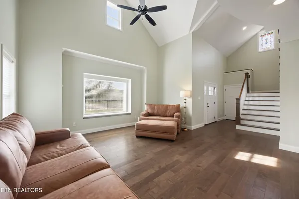 $499,900 | 606 Eagle Bend Road, Clinton, TN 37716