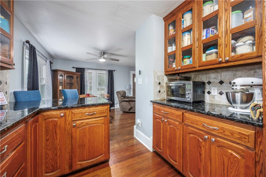 802 South 32nd Street Parsons, KS 67357 - Photo 11 of 48