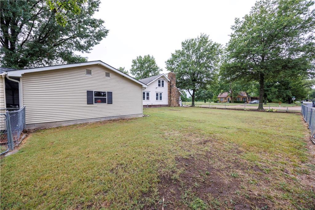 802 South 32nd Street Parsons, KS 67357 - Photo 31 of 48