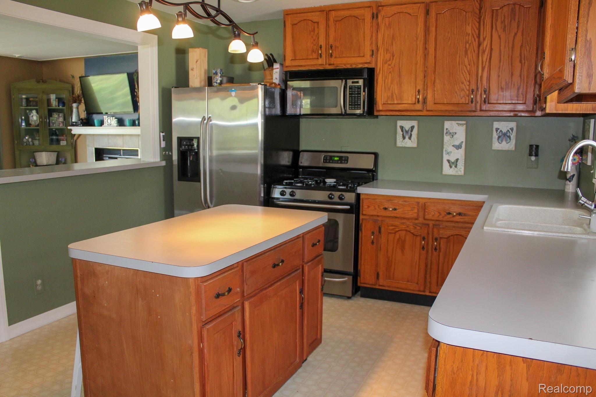 8765 Canal Road Sterling Heights, MI 48314 - Photo 6 of 28 Kitchen 2.jpg