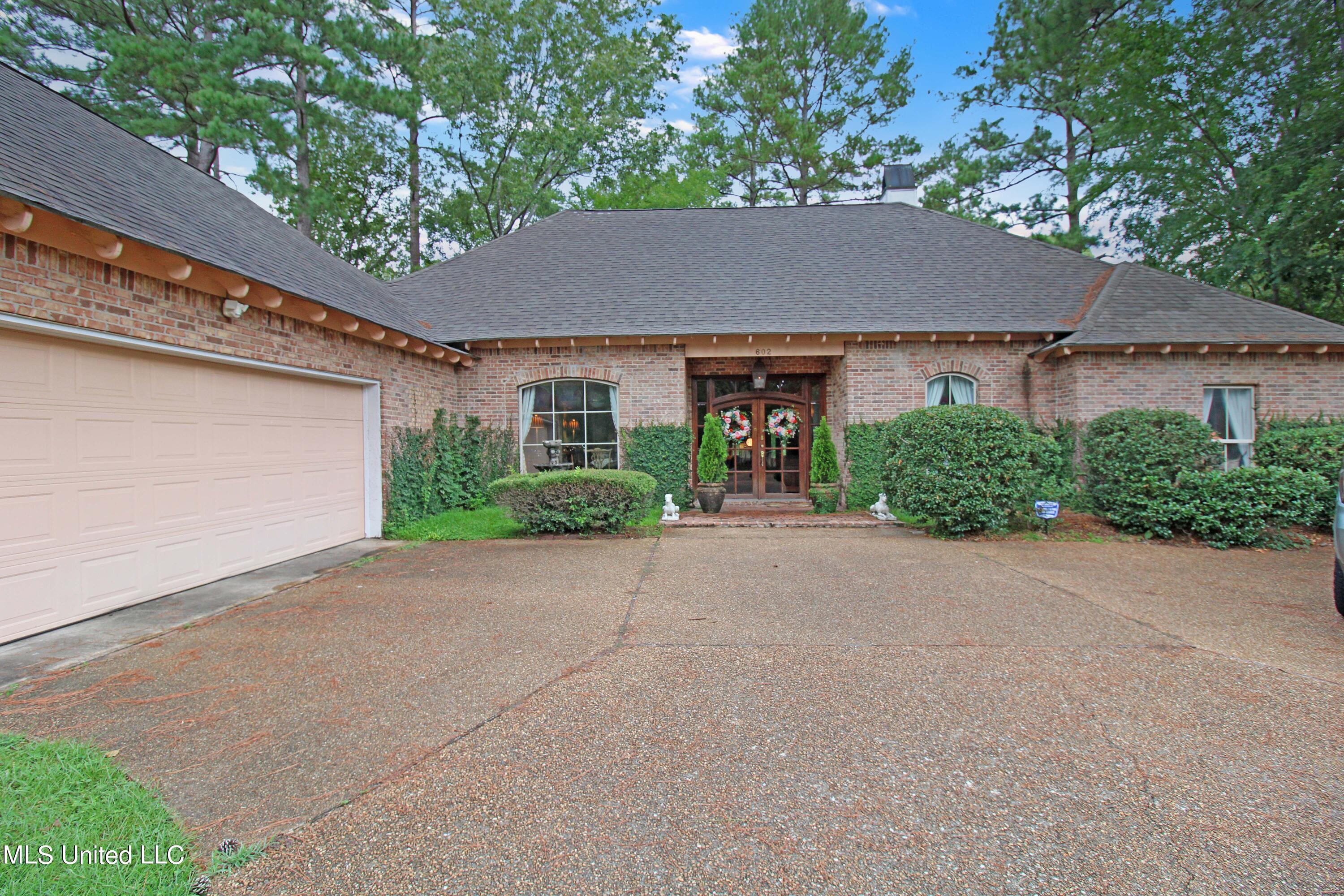 602 Arbour Court Ridgeland, MS 39157 - Photo 2 of 26 IMG_1681
