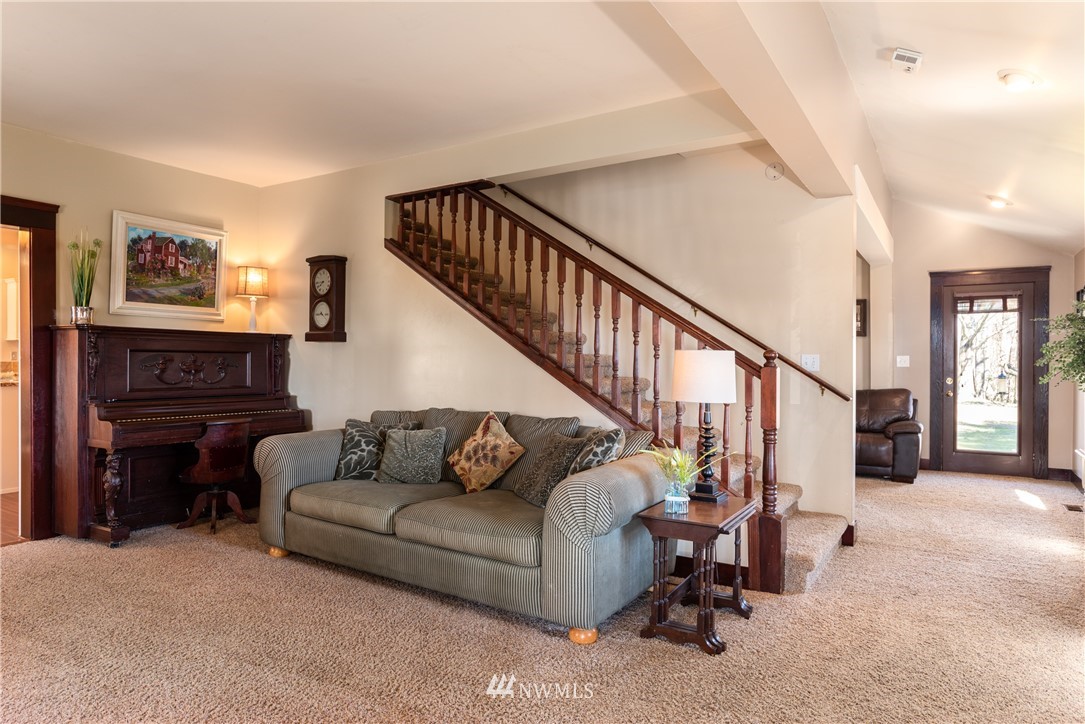 20633 Lafayette Road Burlington, WA 98233 - Photo 5 of 25 Gallery Image 5