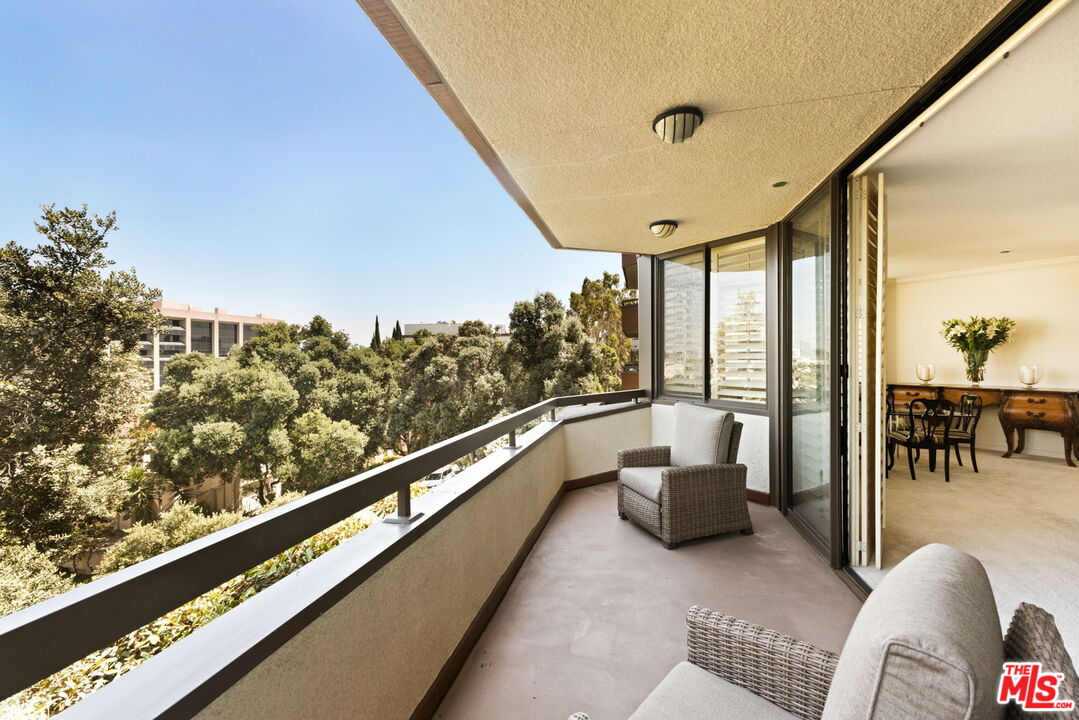 300 North Swall Drive, Unit 353 Beverly Hills, CA 90211 - Photo 28 of 31 a view of balcony with couch and chairs