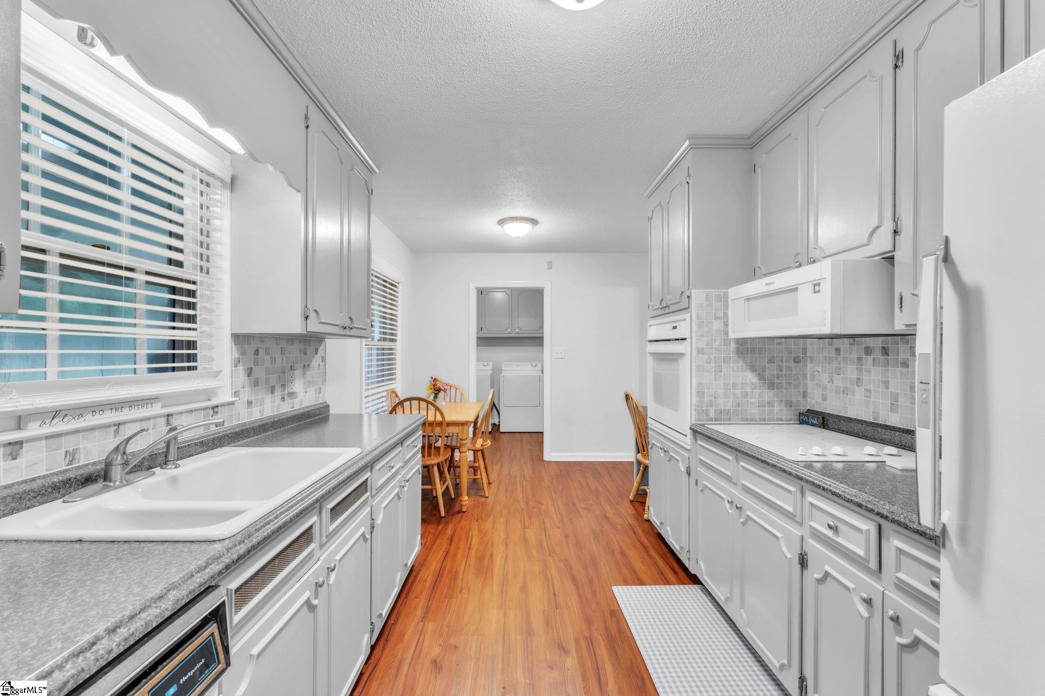 112 Lark Lane Anderson, SC 29625 - Photo 2 of 34