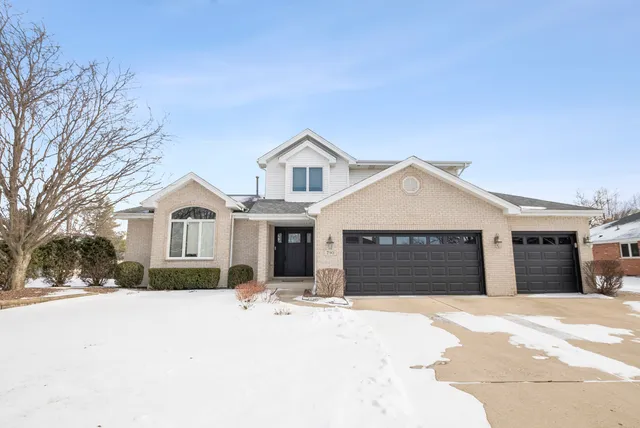 $4,000 | 790 Eastwind Drive, New Lenox, IL 60451
