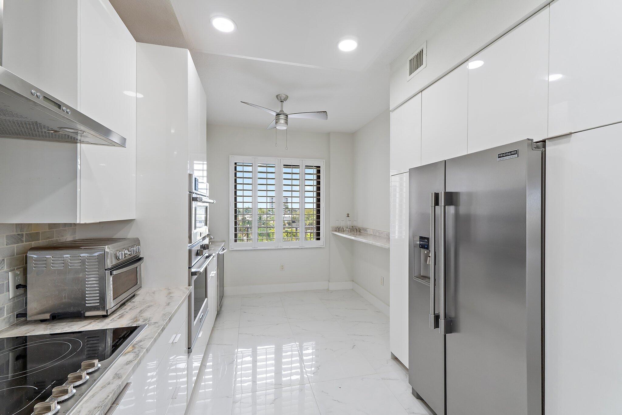 370 Golfview Road, Unit 403 North Palm Beach, FL 33408 - Photo 8 of 31 026-370GolfviewRd-NorthPalmBeach-SMALL