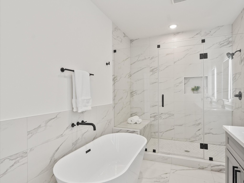 243 Rebecca Street, Unit F Houston, TX 77022 - Photo 16 of 26 a bathroom with a tub sink and mirror