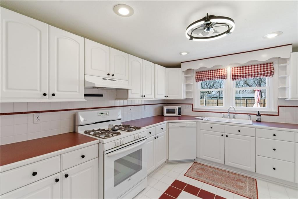 409 South Madison Street Spring Hill, KS 66083 - Photo 11 of 34