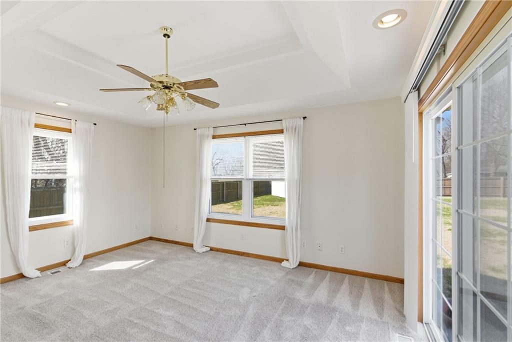 409 South Madison Street Spring Hill, KS 66083 - Photo 22 of 34