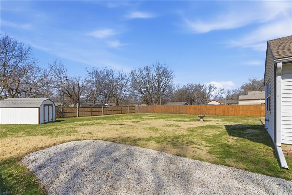 409 South Madison Street Spring Hill, KS 66083 - Photo 29 of 34