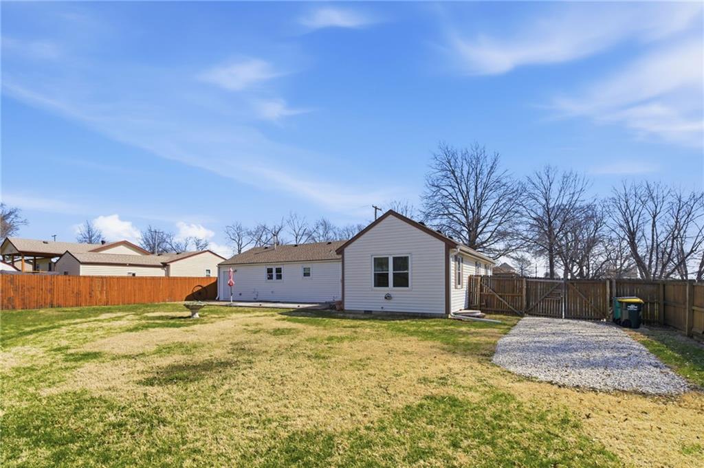 409 South Madison Street Spring Hill, KS 66083 - Photo 30 of 34