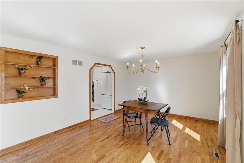 409 South Madison Street Spring Hill, KS 66083 - Photo 4 of 34