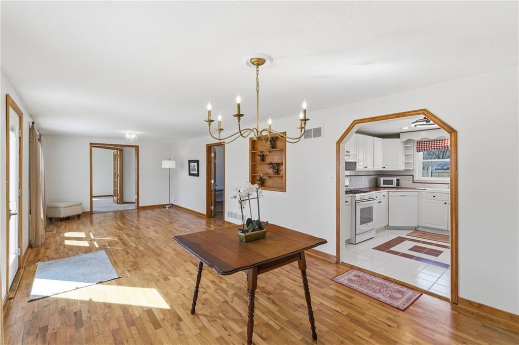 409 South Madison Street Spring Hill, KS 66083 - Photo 5 of 34