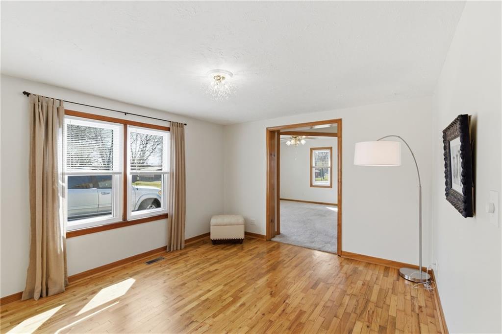 409 South Madison Street Spring Hill, KS 66083 - Photo 8 of 34