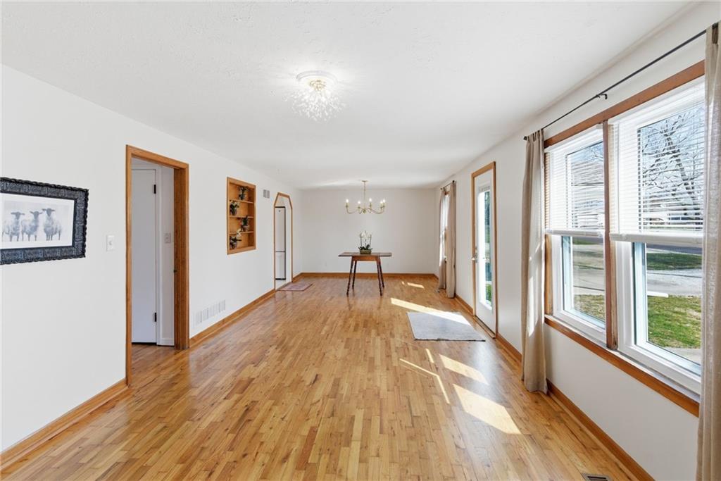 409 South Madison Street Spring Hill, KS 66083 - Photo 9 of 34