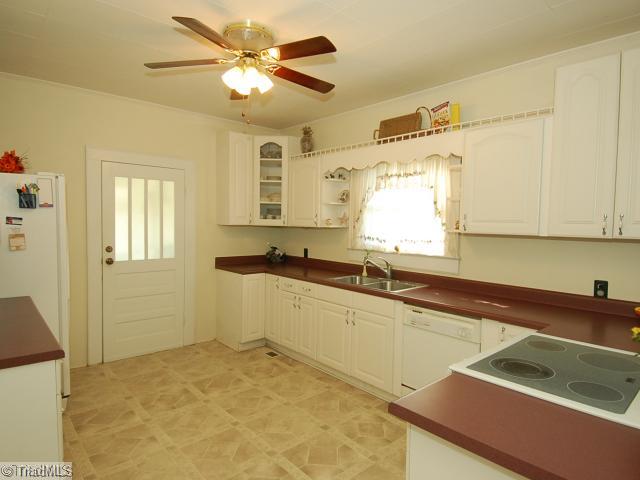 214 Welcome-Arcadia Road Lexington, NC 27295 - Photo 3 of 16 Kitchen.