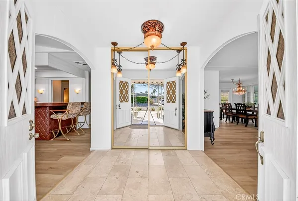 a view of livingroom with dining area